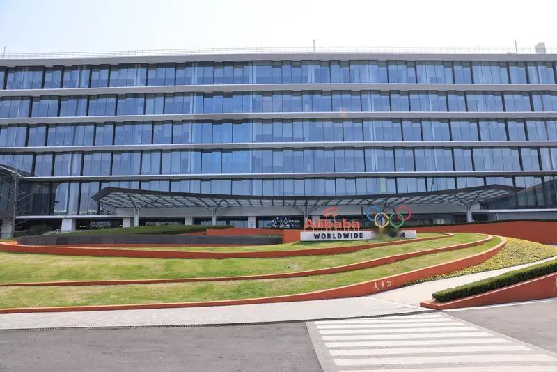 阿里巴巴在2026财年第二季度交出了一份亮眼的成绩单，AI+云业务和大消费平台表