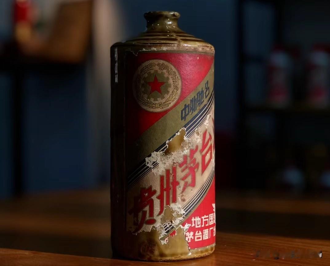 改革开放前，茅台酒厂长期处于计划经济体制下，经济效益低迷，管理落后，职工福利欠账