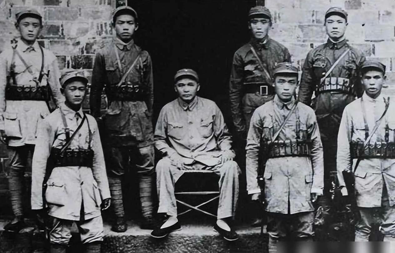 大将排名引争议，昔日上下级成话题，伤病如何改写历史？1955年授衔时，陈赓作为
