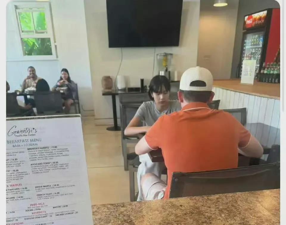 Lisa与LV三公子甜蜜约会，Lisa素颜亮相尽显自信魅力，看来她真的要嫁人豪门
