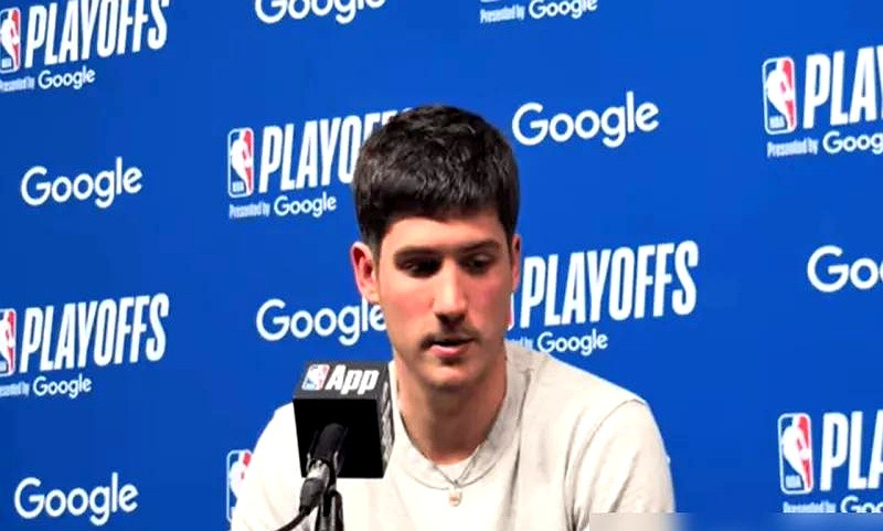 NBA季后赛1715场比赛，只出现过2次这种输法。火箭队主场打...