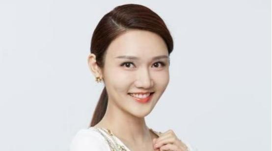 2022年的一档节目上，撒贝宁问龙洋的择偶标准是什么？龙洋看了一眼撒贝宁后，接下