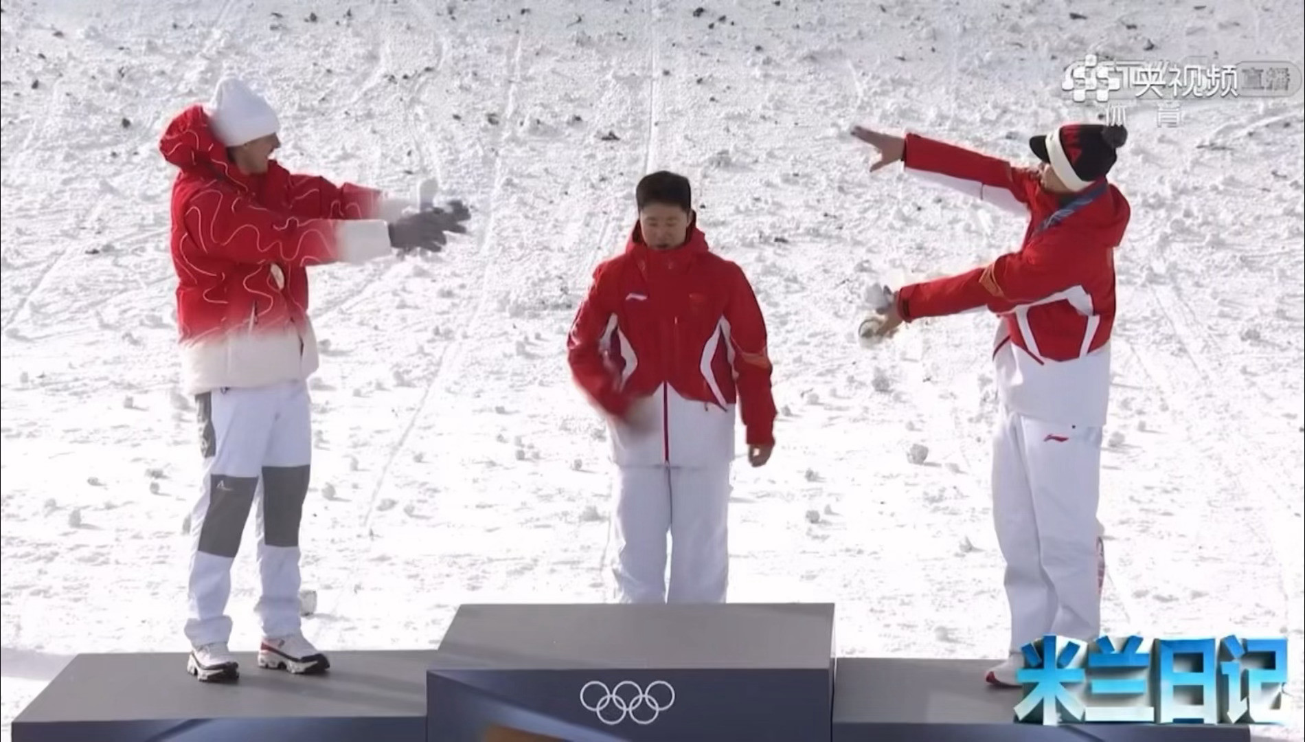 你们看到领奖台这段没！！李天马想比庆祝动作，连比划带说的示意诺埃·罗特一起，王心