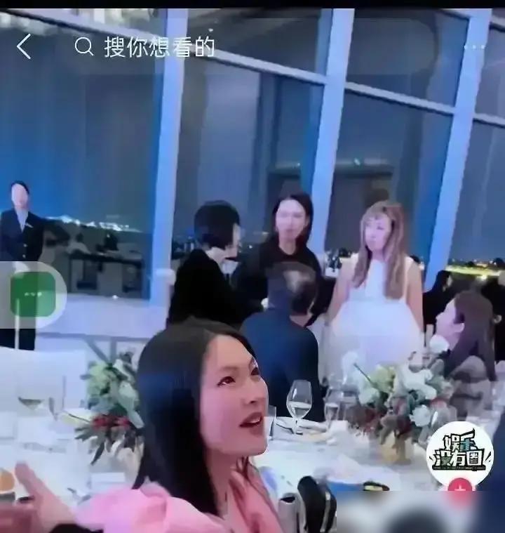 晚宴手机被收走，80万违约金谁扛？李湘直播被掐，不是耍大牌。其实是她最近在上