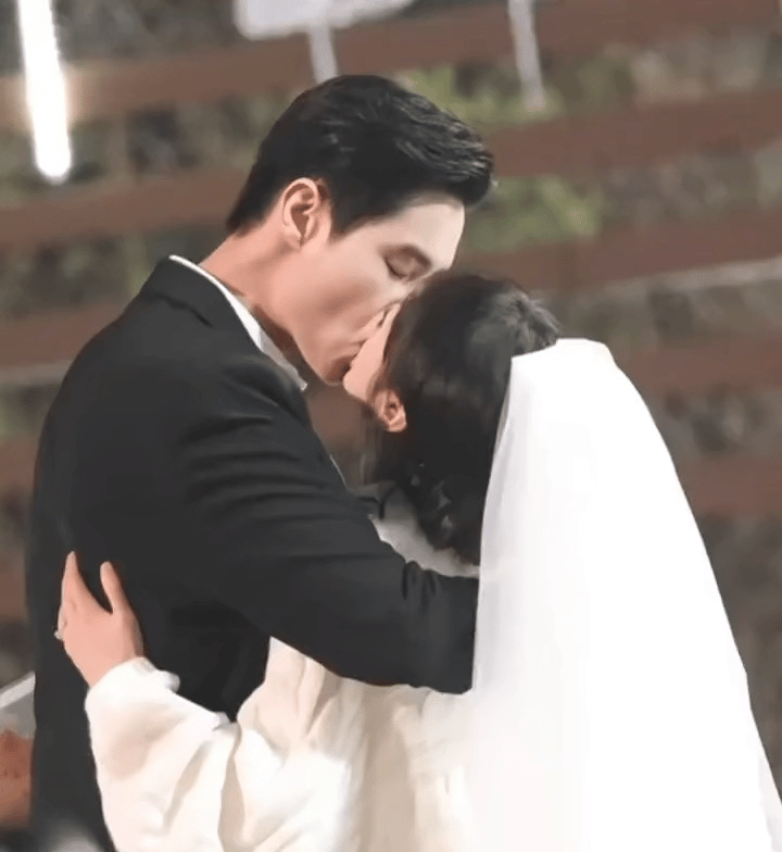 终于知道为什么女演员都喜欢因戏生情了这种合作其实和谈过一次已经没区别了一部戏