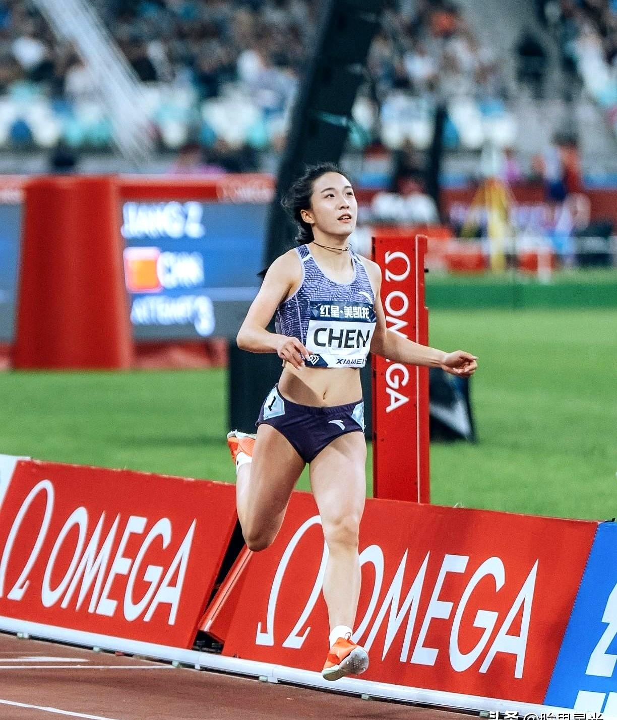逆风1.6米时，跑道像被她踩出火星——6月27日晚，全国田径冠军赛女子百米，17