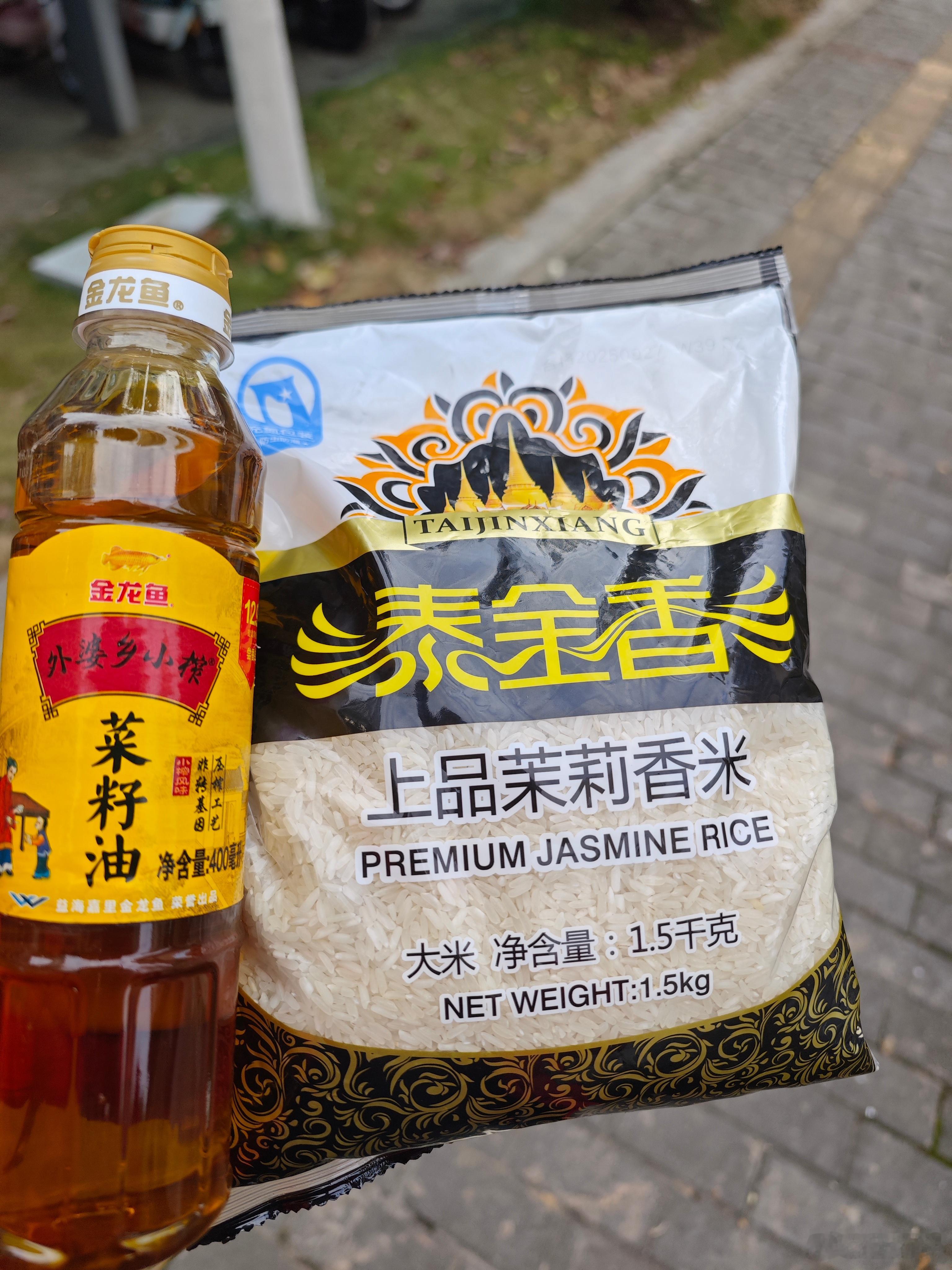 中国联通之前的合约到期了，签了个新合约，之前是20GB+限速无限流量+千兆宽带，