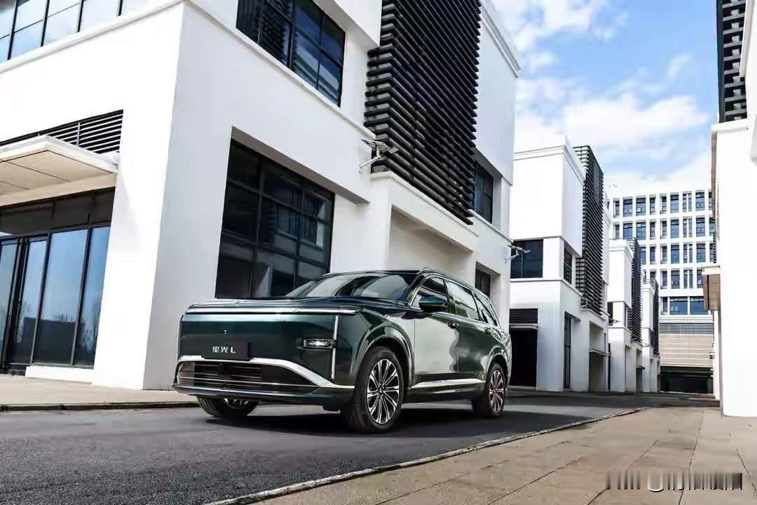 五菱汽车最畅销的车型：1、五菱星光730：10万级家用MPV，15万内MPV