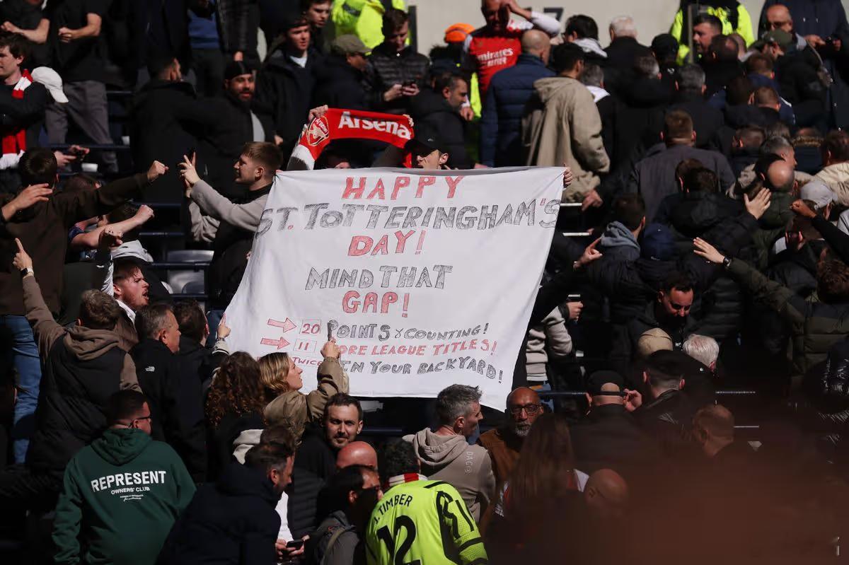 阿森纳阿森纳球迷正在摩拳擦掌，打算过一个历史上最早的“圣托特林汉姆日”。所谓的