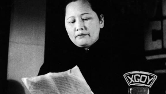1958年沈醉到天安门观礼，看到毛主席旁边的女人恐慌不已，她是谁？1958年，正