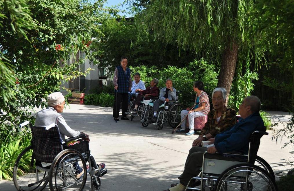 养老院和居家养老，到底哪个才是老年人的归宿？人到晚年，最绕不开的话题就是养老