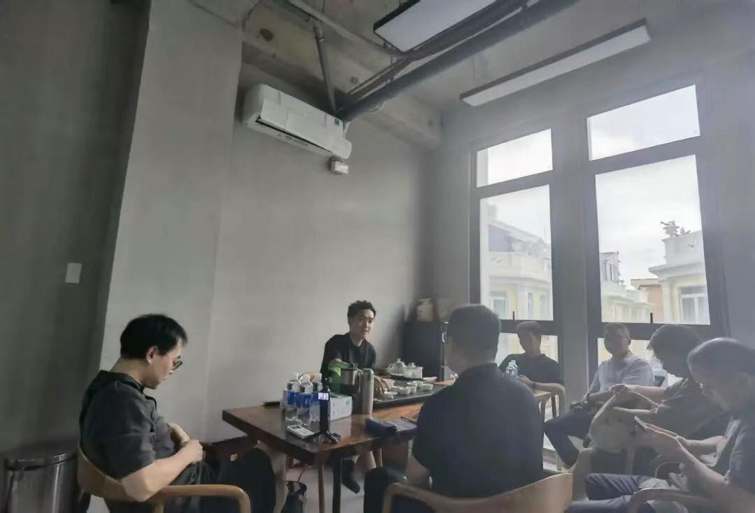 印尼市场的独特性要求创业者必须放弃常规思维。东哥出海笔记1华人圈层：在雅加达