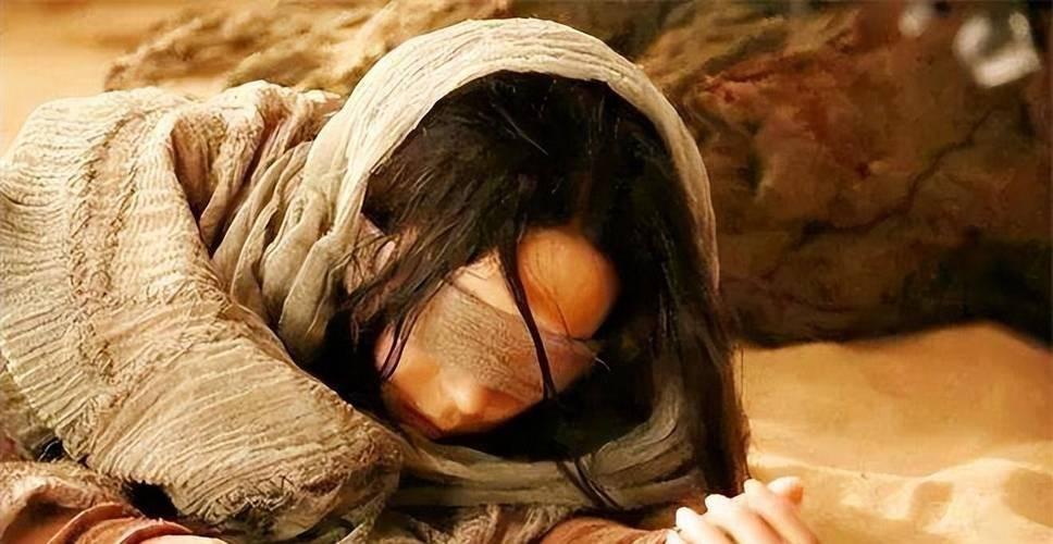 清末民初，广东一带盛产一种对女性极具摧残的职业——瞽妓，就是盲人妓女，这些妓女不