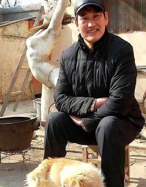 老狐狸英达，碰上朱之文也得栽个跟头。演播室里，英达直接设了个套：“你出场费多少？