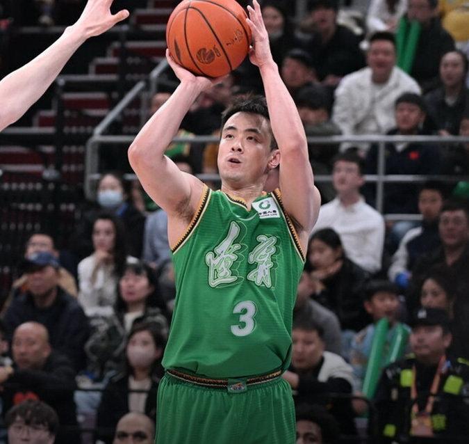 太让人失望！辽宁96-98惜败青岛，这3位球员必须为输球负责！1. 鄢手骐