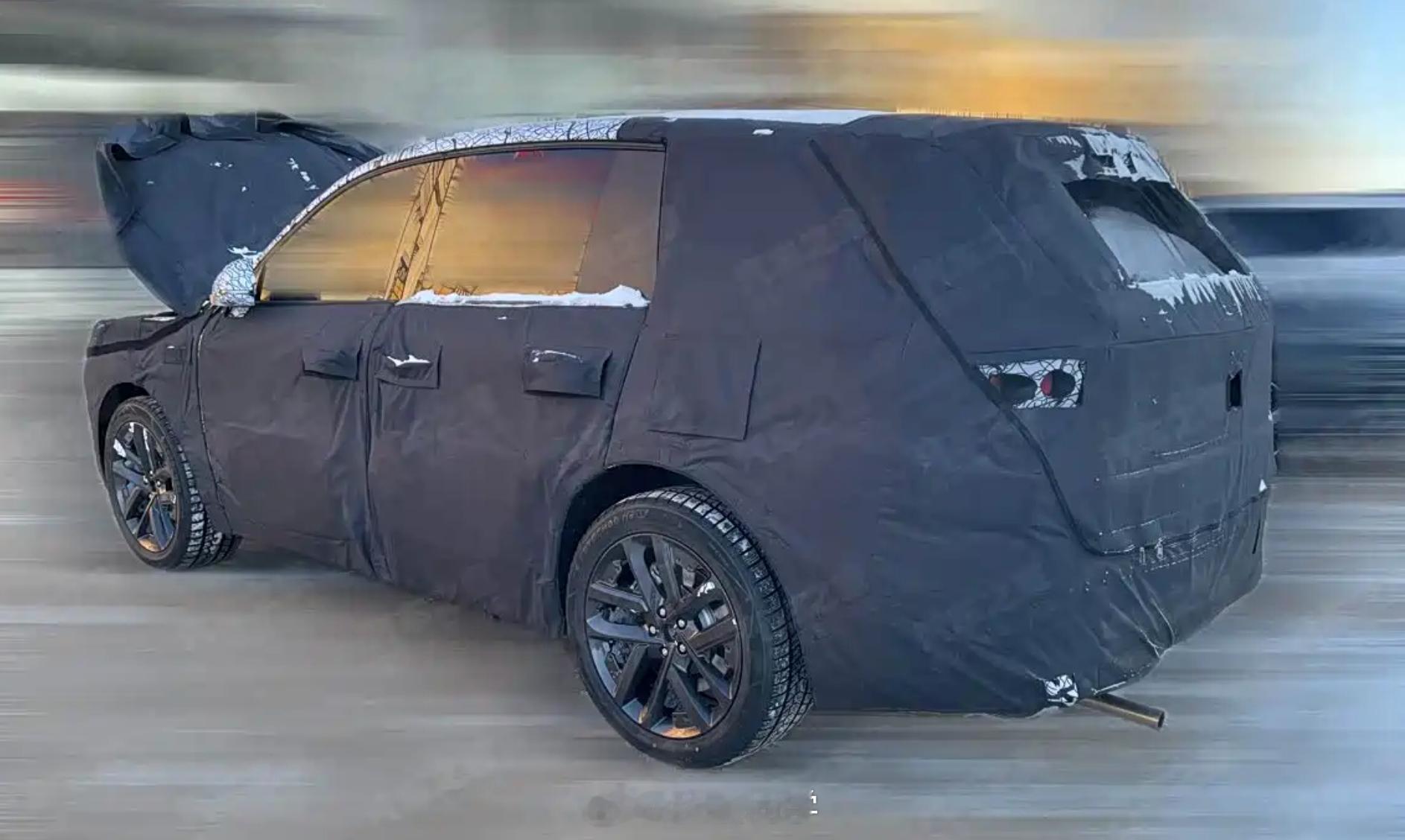 理想全新L系列SUV车型谍照曝光（图片来源：汽车之家）1、增程动力（有充电口+加