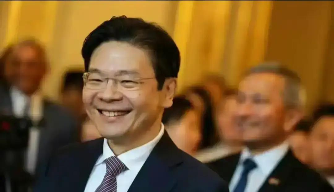 前脚新加坡总理黄循财呼吁中国放下历史和日本找到分歧的解决之道。后脚越南政府总理范