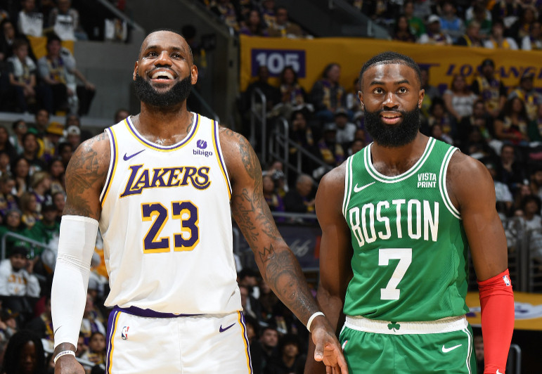 近日，前NBA球员贾森·威廉姆斯在《Hoopin'NHollerin'》节目中谈到了詹姆斯和杰伦·布