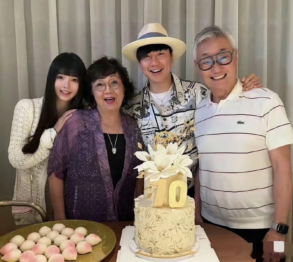 看了林俊杰妈妈的回答真是没有对比就没有伤害婆婆对七七和郭碧婷的反应，反差真是太大