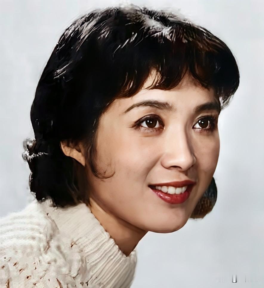 瞧瞧这九位大美女，一个赛过一个的漂亮。她们都是上个世纪七八十年代崭露头角的电影明