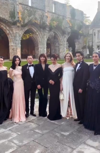 最近李冰冰、宋慧乔、苏菲·玛索一起在巴黎出席珠宝活动，几位搭配的都很有女神范儿，