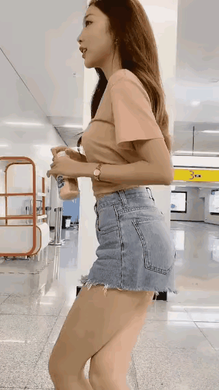 就这动作，外国人看到了，直呼，“不可能，绝对不可能。”