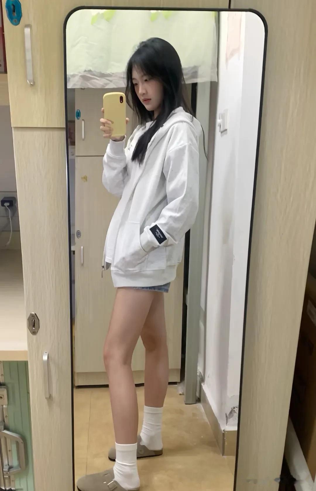 宿舍自拍少女的日常素颜也能拍出氛围感？宿舍小空间变摄影棚灯光+滤镜=