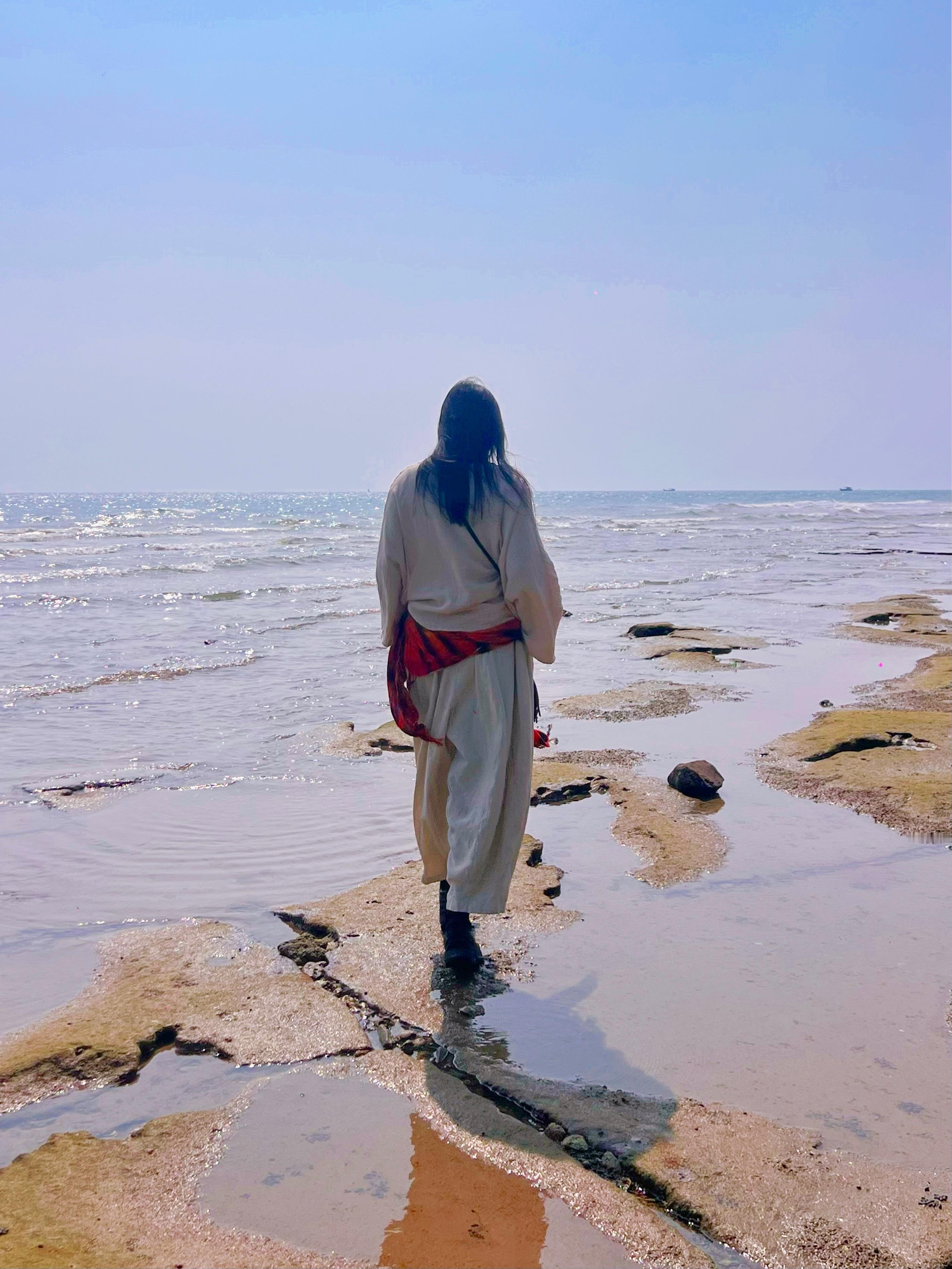 早上的两张照片是在五彩滩Steven拍的，下午的两张照片是在圣堂天主教堂Chri