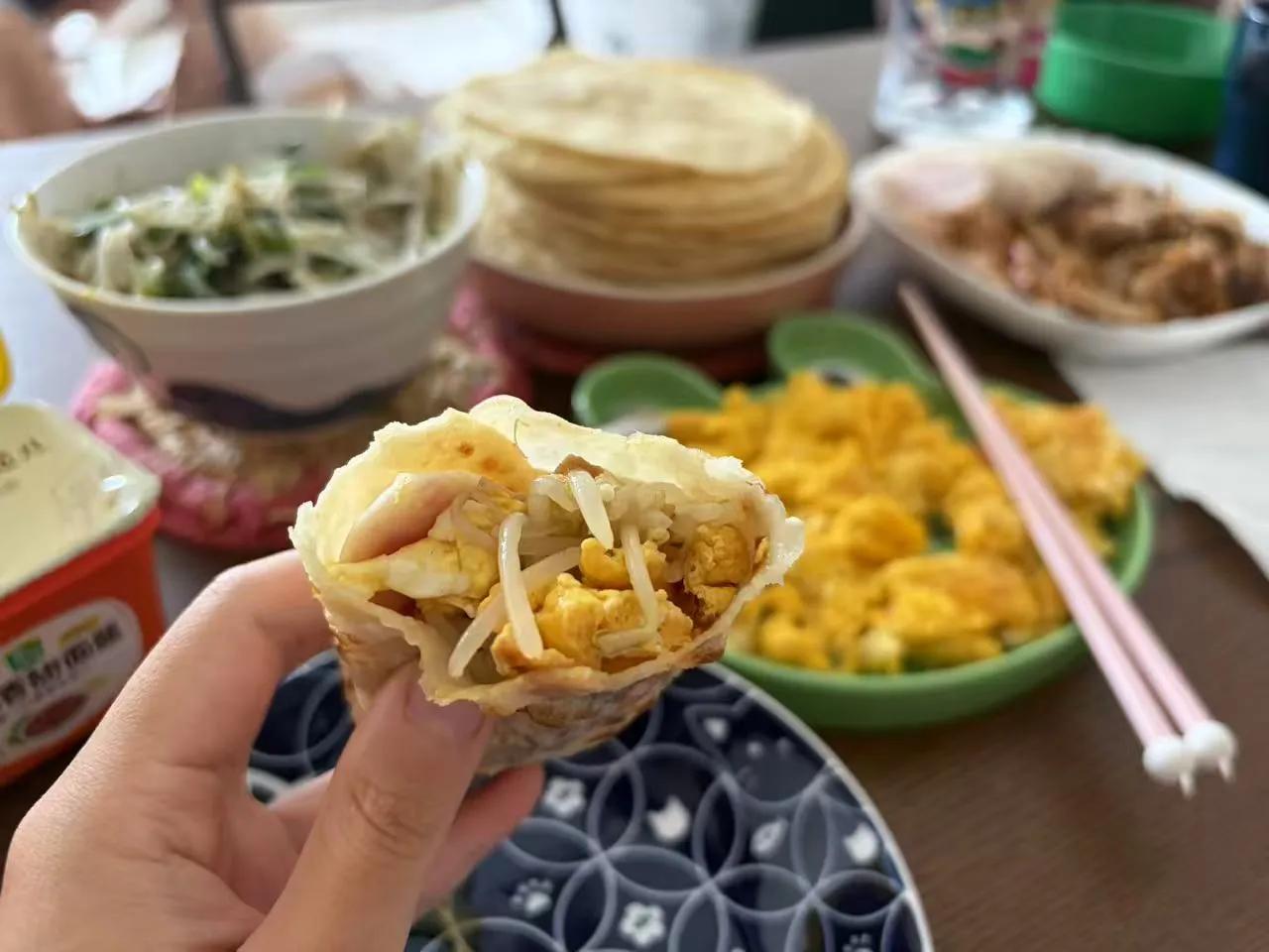 头伏饺子二伏面，三伏烙饼摊鸡蛋[呲牙笑]