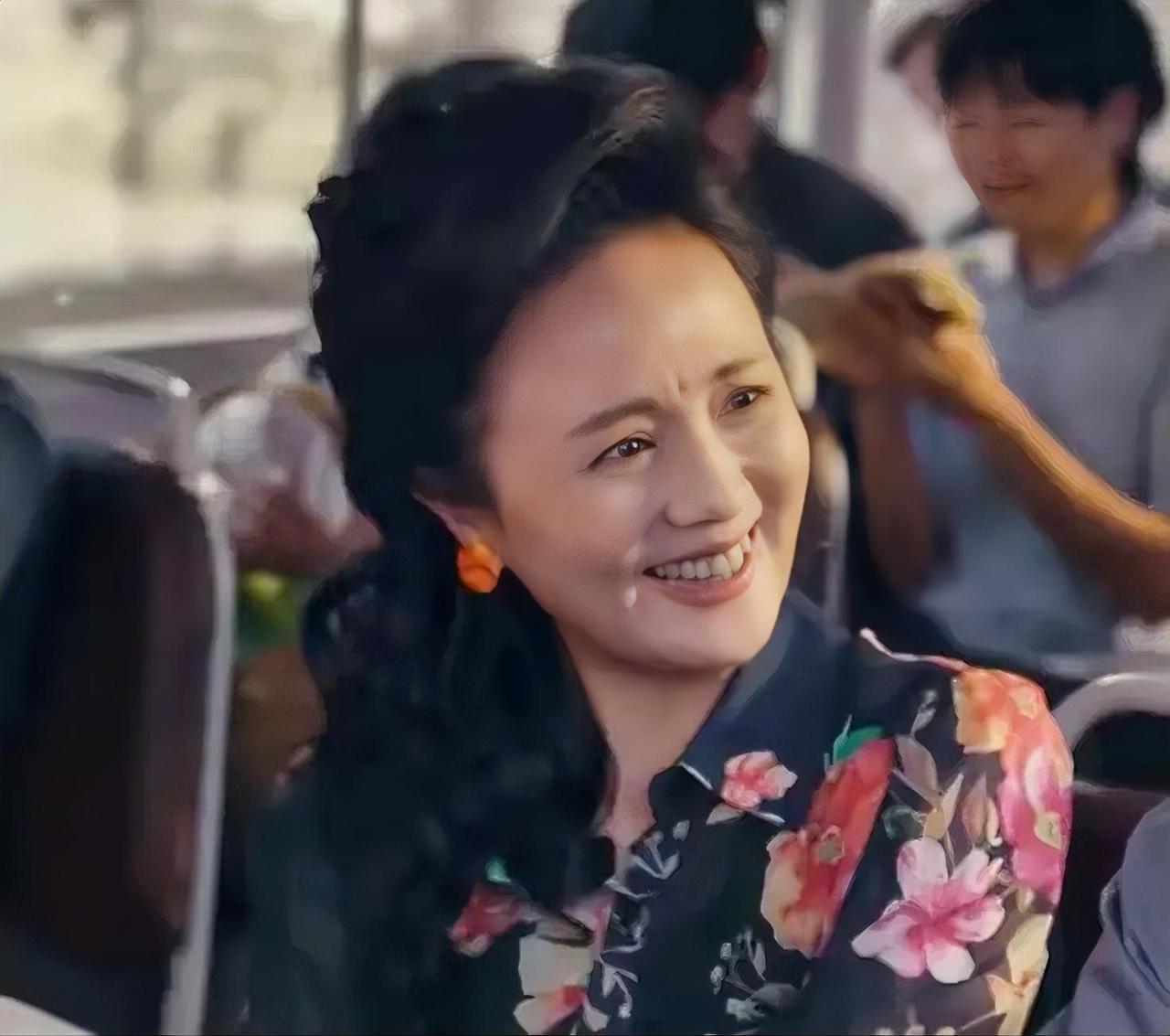 看朱媛媛演戏，笑着笑着就哭了:昨晚看《小城大事》，朱媛媛一出场，我就忍不住泪