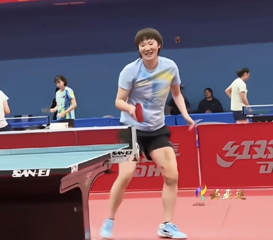 央视今日报道国乒团队在上海崇明岛训练基地训练与采访，拍摄到当时正在训练的国乒主力