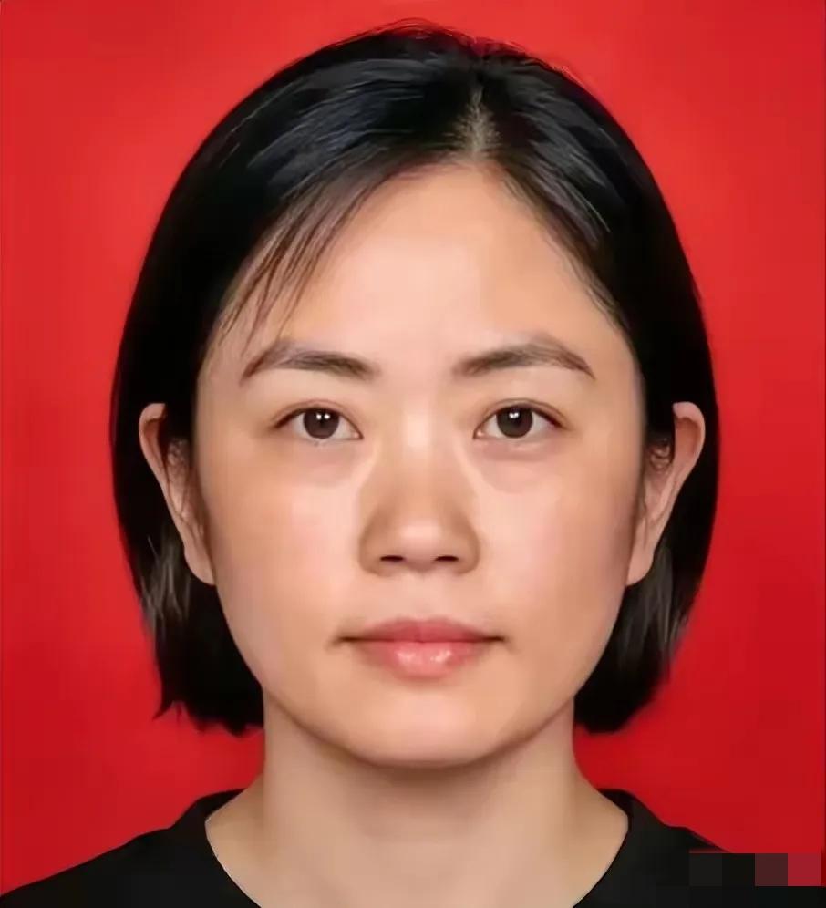 谁能想到，一位手握高衔级退役军人身份、拥有高级技术职称，本该退休享福、安稳度日的