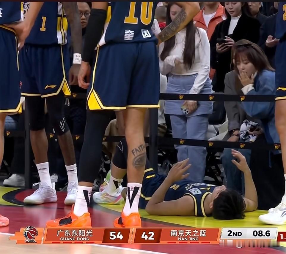 广东没有徐杰走不远！潮水退去，才知道谁在裸泳，无论是胡明轩还杨溢都无法发挥出徐杰