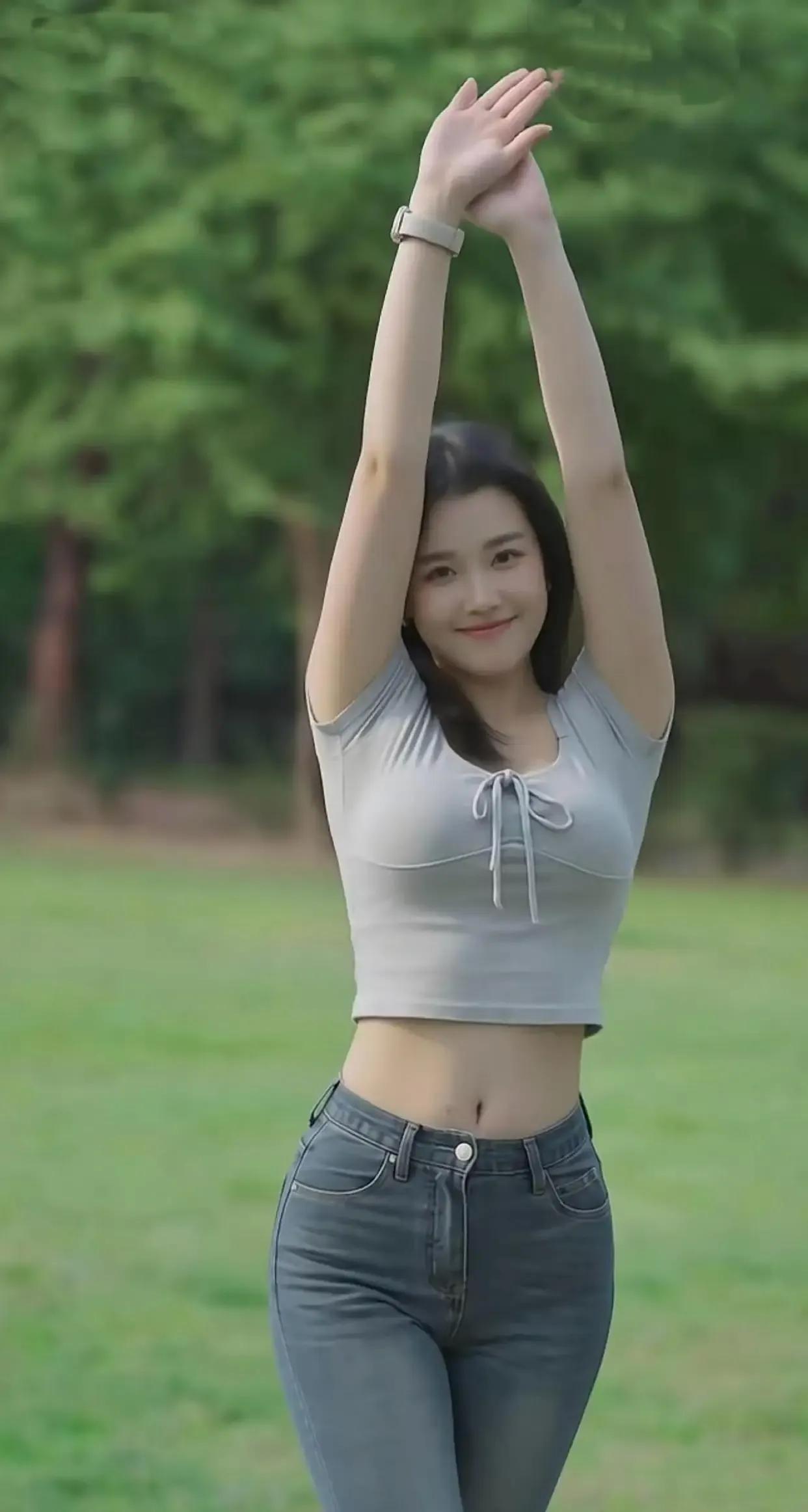 与遗憾和解是人生必修的智慧课，它教会我们放下执念、珍惜当下。那些错过的人与事，终