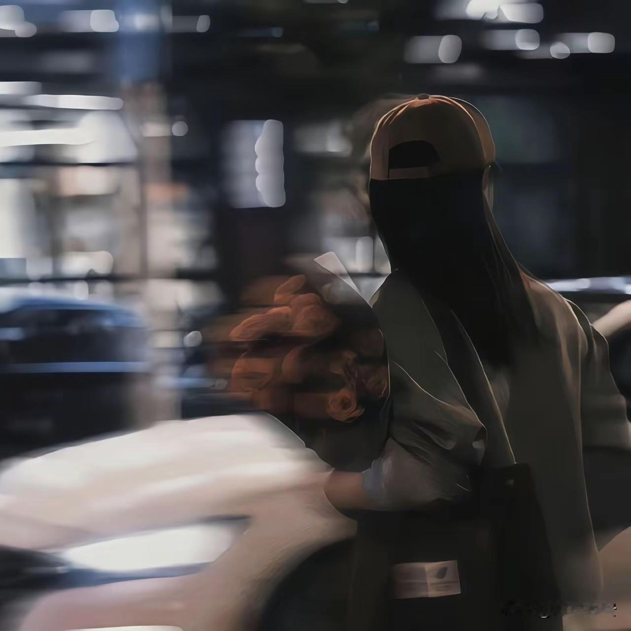 女人，一定要有大格局。第一：不聚堆，不说三道四。第二：接受突如其来，