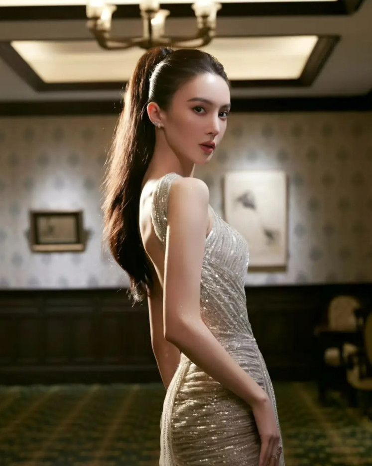 杨洋现在不担心自己他最担心的人不是赵露思，而是金晨，他就像热锅上蚂蚁，急