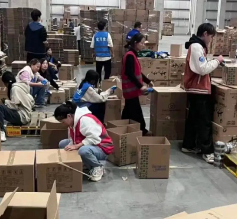 中央亮剑了，十五五规划直接把"遮羞布"扯了下来，5000万大学生，满大街的本科文