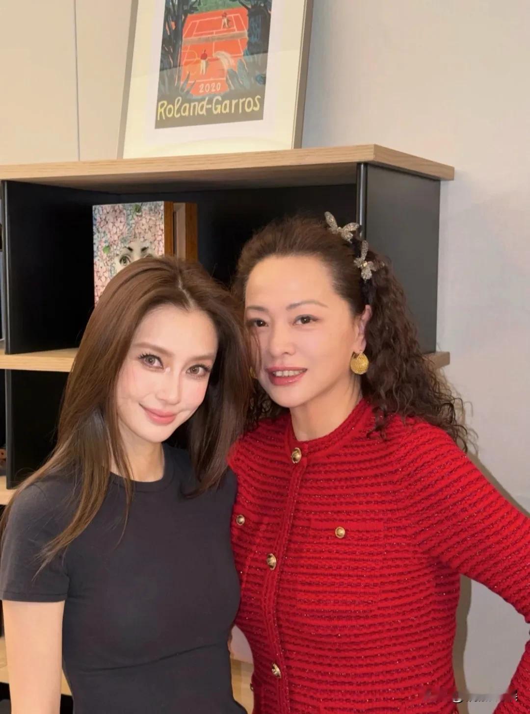 杨颖这是要走网红路线了吗？不看她的名字，几乎都认不出她本人了。杨颖参加好友的私