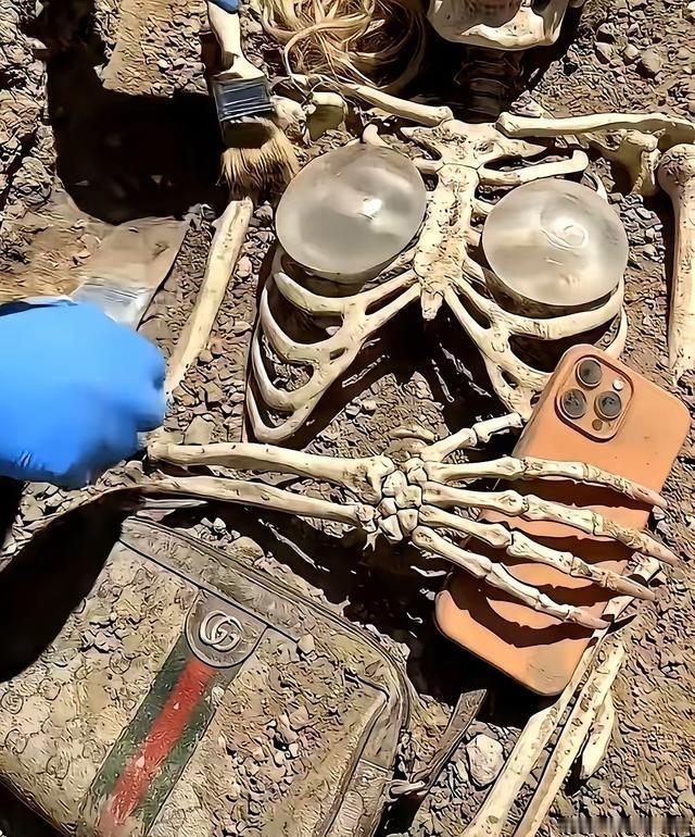 火葬真不是怕后世看不懂尸体！说白了就为省地和环保。土葬一人占10平，火葬骨灰盒才