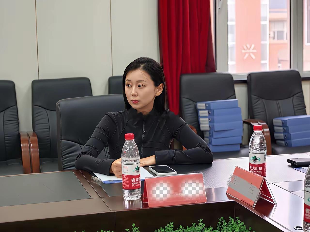 这样的女生在体制内一般担任什么职位​​​