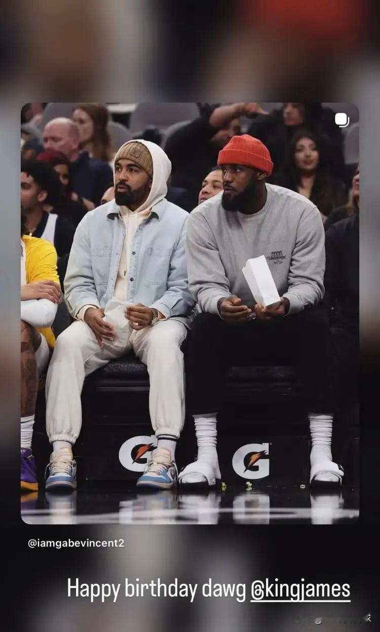 湖人大将文森特真是太懂人情世故了！众所周知，今天是湖人超级巨星詹姆斯的41岁生日