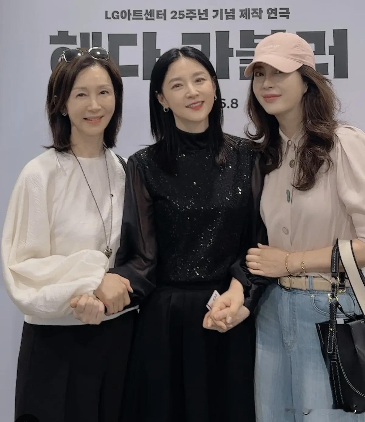 2日，演员宋允儿在自己的Instagram上写道“我还不太了解姐姐。她是一位充满