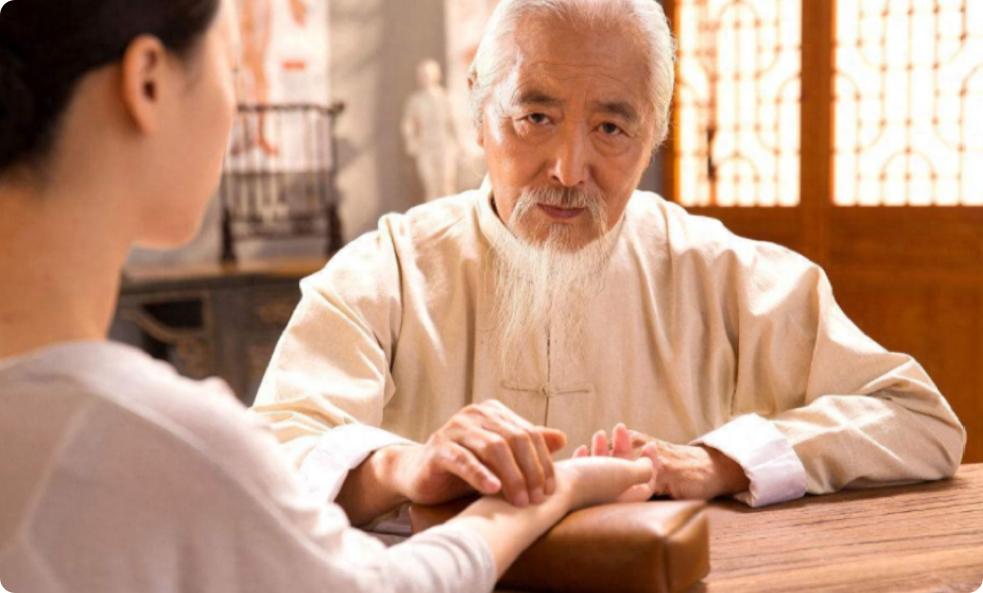 中医：凡是容易水肿，基本都是阳气虚！一次讲明白，再教你一招搞定大家好，我是陈大