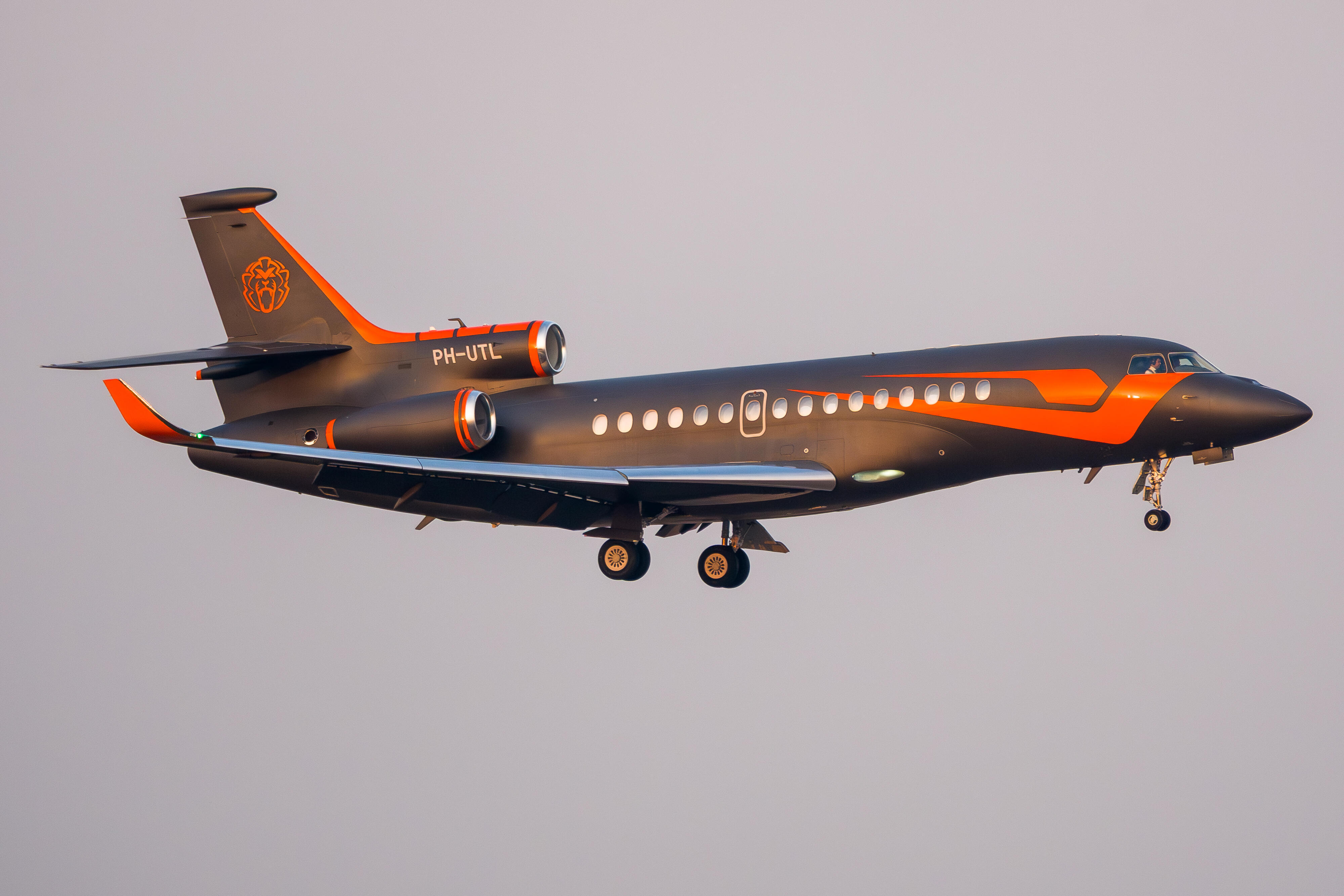 维斯塔潘的私人飞机今天抵达虹桥，3月15号应该有不少汽车媒体被邀请去看F1，上海