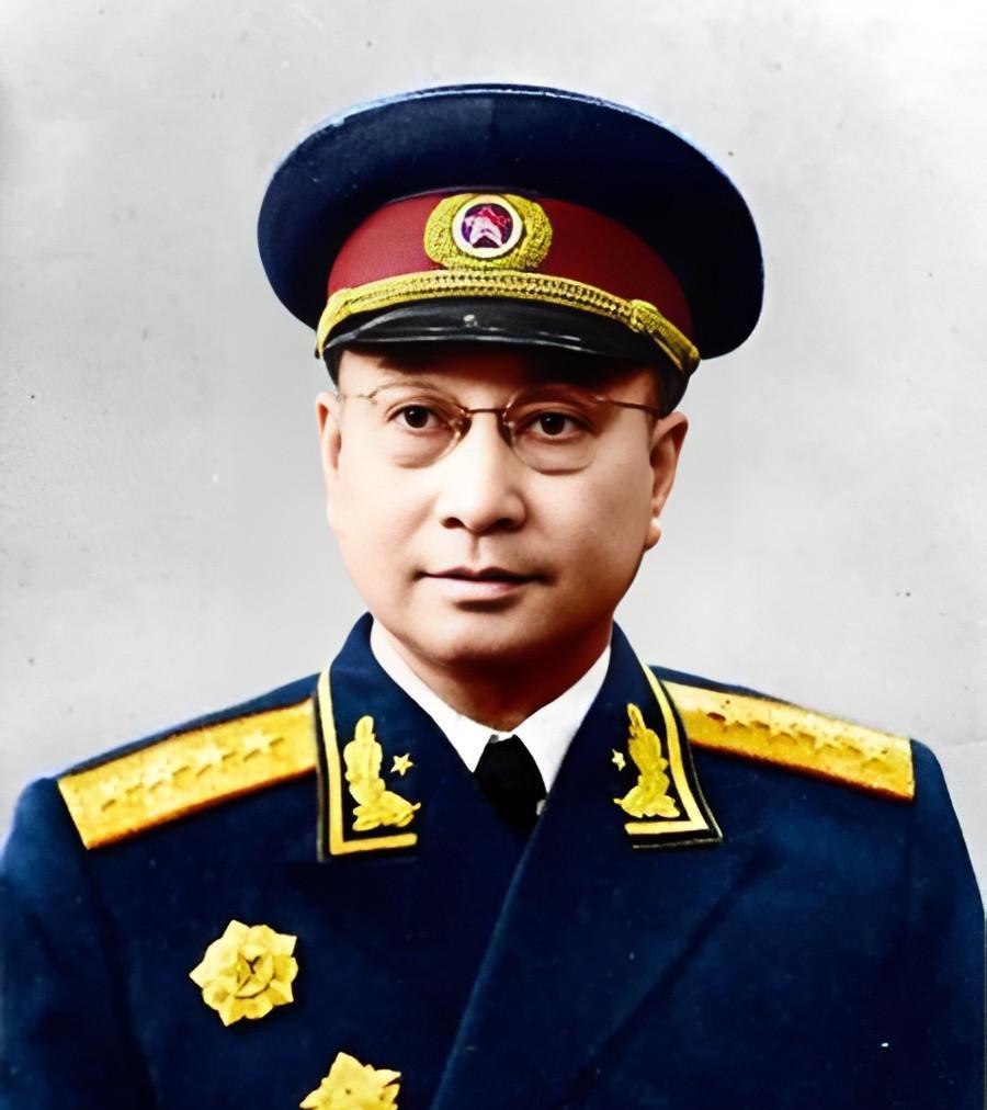 1929年彭湃等四人牺牲后，一医生神色匆匆地找到了陈赓，低声说道：“我知道叛徒在