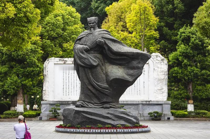 马谡之死大反转：诸葛亮根本没挥泪斩他！《三国演义》经典桥段翻车了！正史《三国