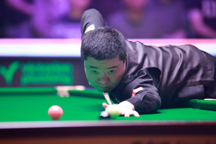 丁俊晖回应晋级英锦赛8强丁俊晖说等待机会把握机会“决胜局双方都有可能出现失误，