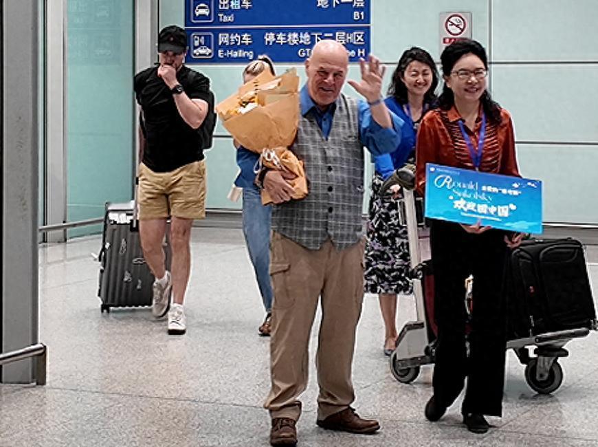 5000美元，27年，5万棵树：一场跨越太平洋的绿色之约很多外国人来到