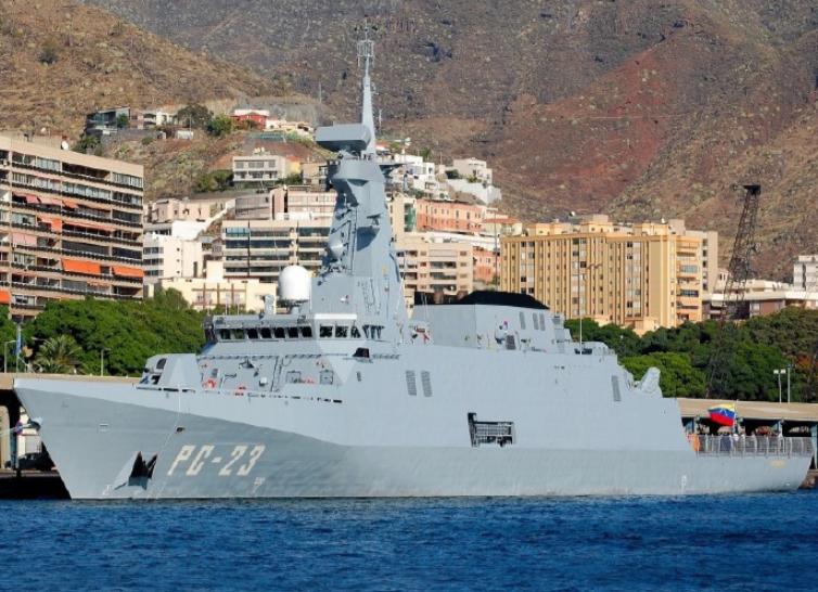 委内瑞拉致电北京后，派大批军舰出现护油轮出港，考验白宫的时候到了！12月17日，