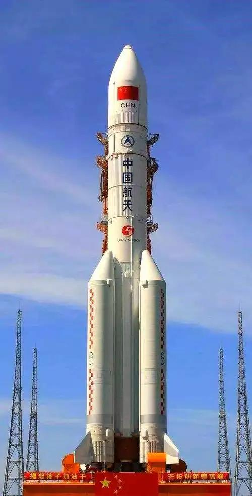 刚刚，一段从海上传回的视频让整个航天圈彻底炸了锅——长征十号乙的助推器从天而降，